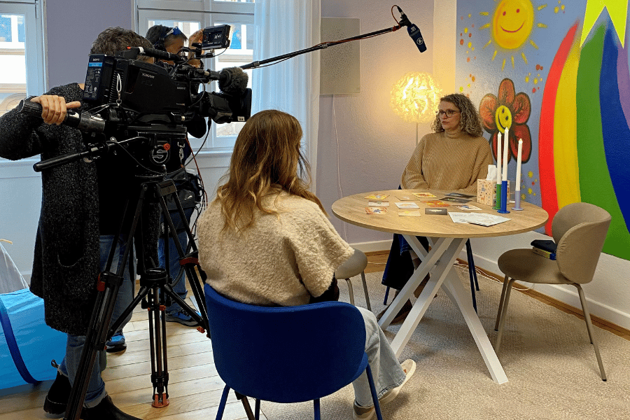 Unsere psychoonkologische Beraterin Bärbel Glauben wird interviewt