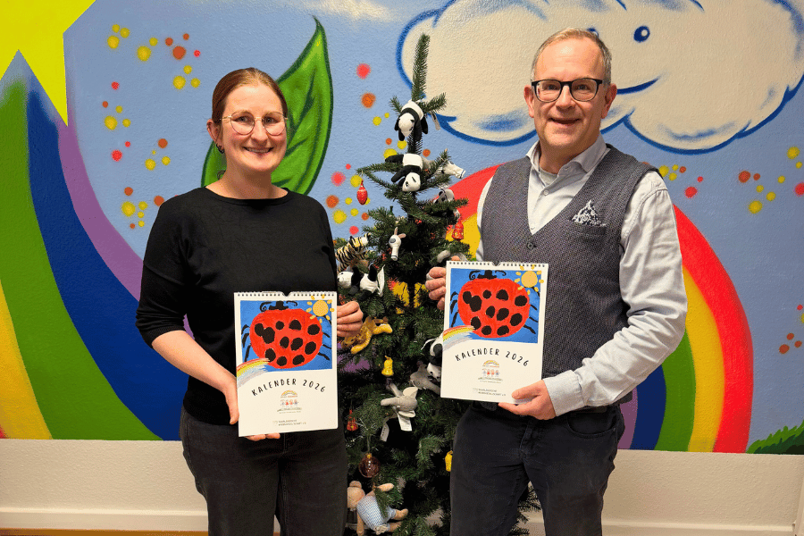 Julia Stief und Andreas Fuhrmeister bei der Spendenübergabe