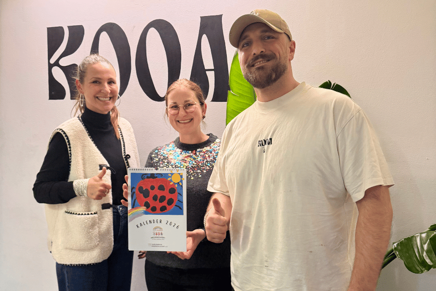 Alexandra Linn, Julia Stief und Kemal Hakan bei der Spendenübergabe