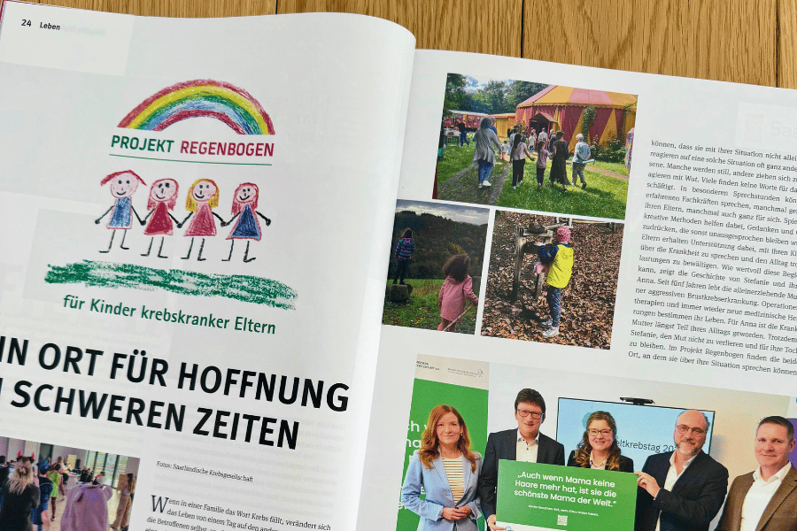 Die aktuelle Ausgabe der Zeitschrift Saar Revue liegt aufgeschlagen auf einem Tisch